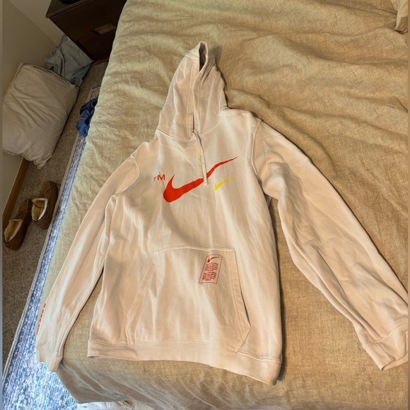 🔥🔥Nike Sportswear Hoodie Orange Yellow SIZE: X LARGE 🔥🔥 - Picture 1 of 3